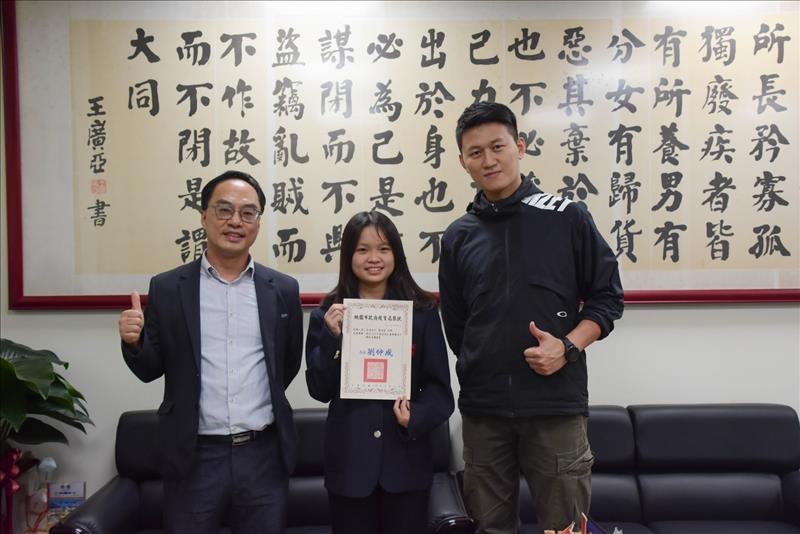 高二(67)班陳羽萱參加2024桃園市英文演講比賽榮獲優勝