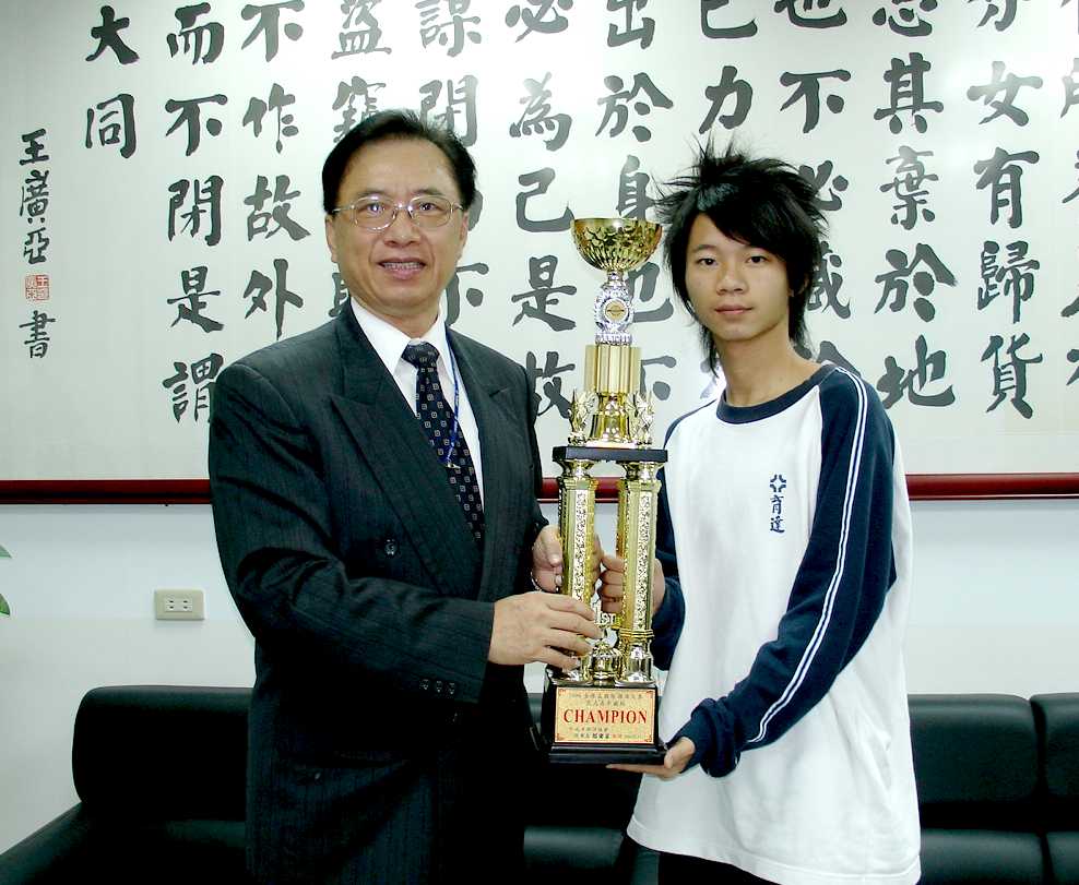 2006金樽杯國際調酒比賽    三73班林桂賢 技壓群雄   勇奪冠軍