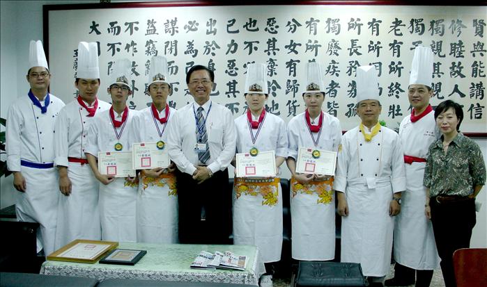 2011世界廚王臺北爭霸賽  桃育榮獲金廚獎