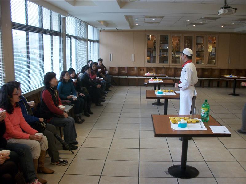 平興國中社會領域老師蒞臨餐飲管理科辦理多元文化研習活動-特色年菜研習