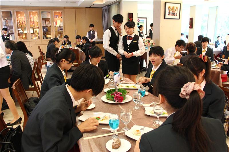 第一志願的高學餐旅大學參訪全國最優質的餐飲管理科 part 2 
